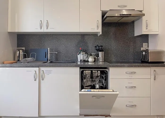 Beautiful 1 Bedroom Flat Close To City Centre