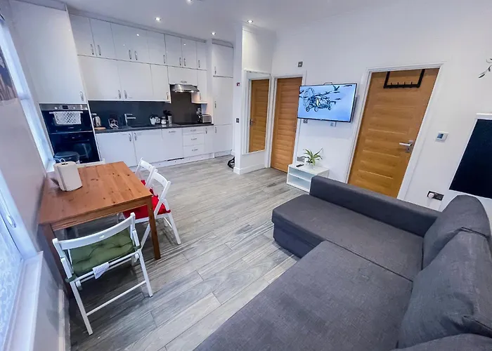 Beautiful 1 Bedroom Flat Close To City Centre